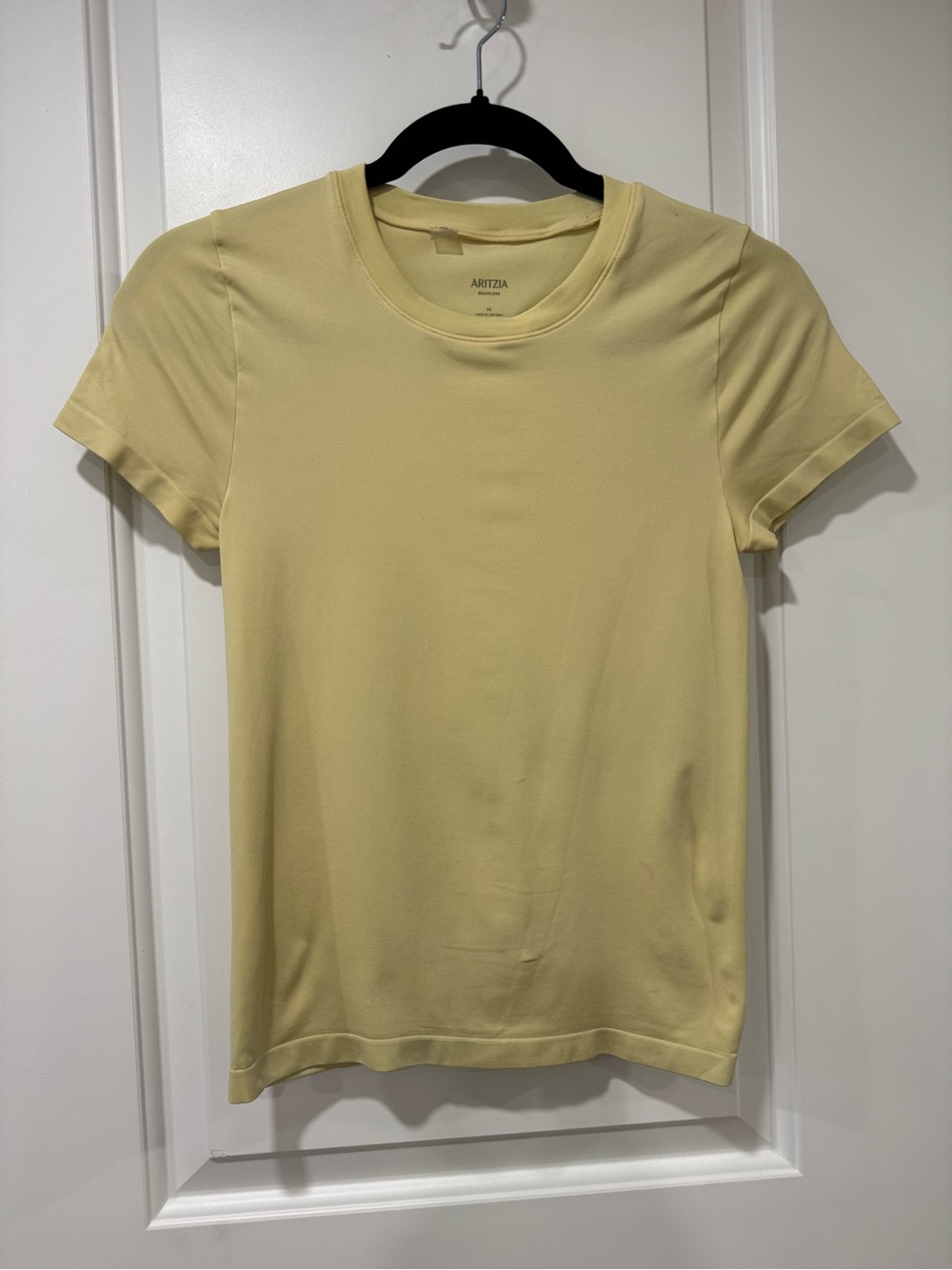 Aritzia butter yellow seamless tee